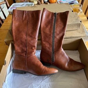 BORN Leather Tall Boots, Tan, Terri Sauro 9M/W D05216, Boxed.